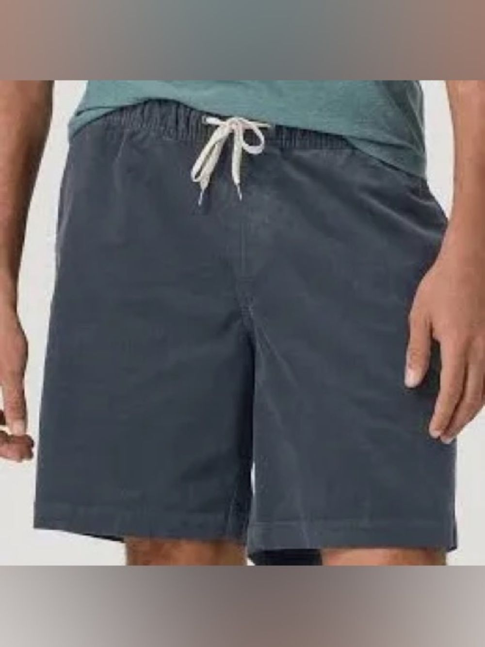Vuori Optimist Elastic Waist Shorts in Charcoal L